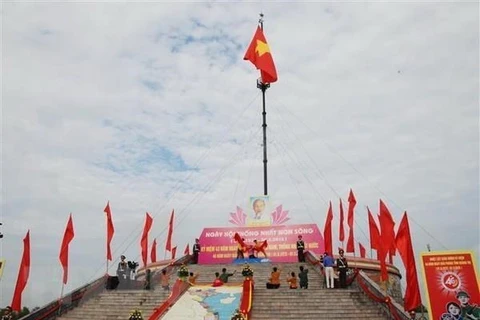 Quang Tri hisse le drapeau de la réunification nationale