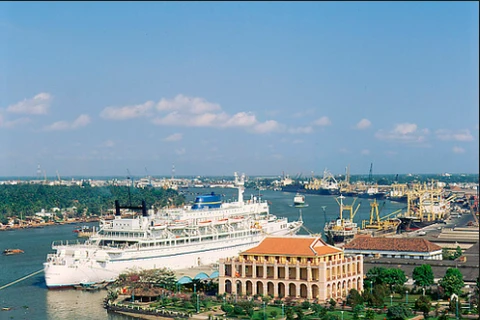 Le port de la Maison du Dragon – le musée Hô Chi Minh