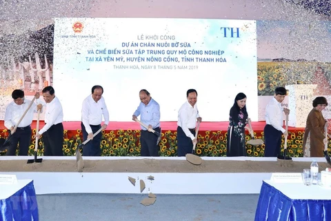 Le PM à la cérémonie de mise en chantier d'un projet d’élevage bovin à Thanh Hoa