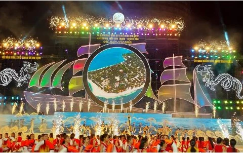 Le Festival maritime de Nha Trang haut en couleurs