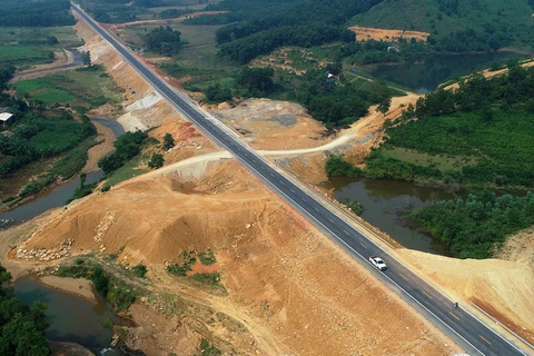 Plus de 22.000 milliards de dong pour construire l'autoroute Hoa Binh-Moc Chau