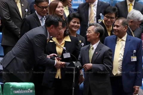 Thaïlande : Chuan Leekpai élu président de la Chambre des représentants
