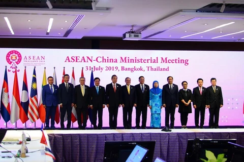 Les chefs de la diplomatie aséaniens et chinois se réunissent à Bangkok