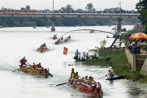 Des festivals de Quang Binh reçoivent des titres du patrimoine national