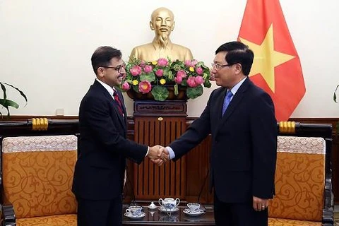 Le vice-PM Pham Binh Minh reçoit le nouvel ambassadeur d’Inde