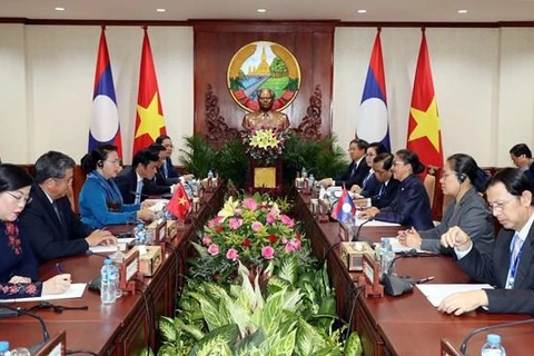 Les plus hautes législatrices vietnamienne et lao s’entretiennent à Vientiane