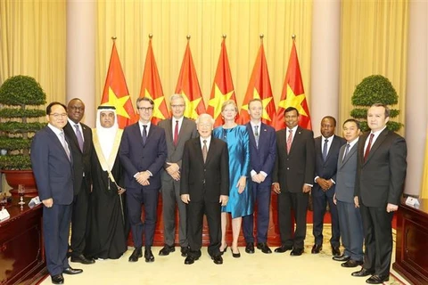 Le président Nguyên Phu Trong reçoit de nouveaux ambassadeurs