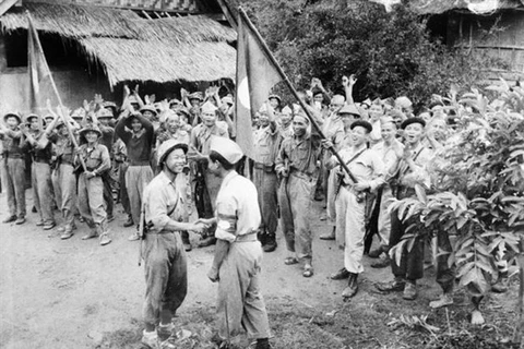 Le secrétaire général et président lao félicite le Vietnam