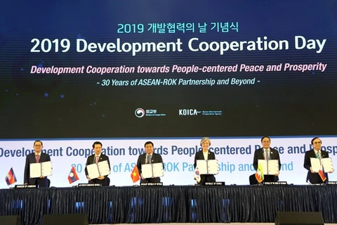 La République de Corée et l’ASEAN signent un protocole d’accord sur l’aide au développement