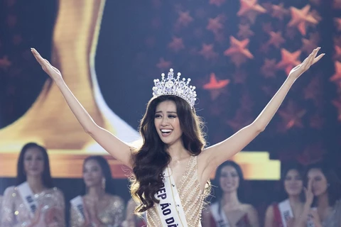 Nguyen Tran Khanh Van couronnée Miss Univers Vietnam 2019