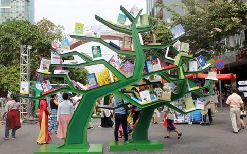 Une rue des livres animée pour le Têt 2020