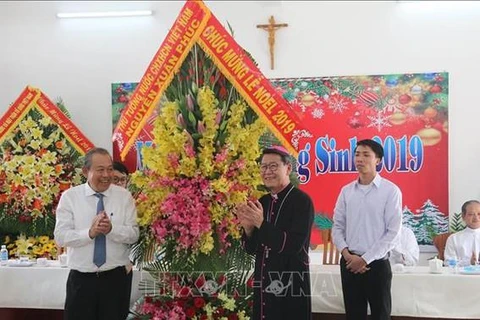 Noël : le vice-PM Truong Hoa Binh félicite les chrétiens du Sud