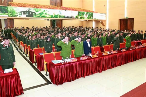 Affaire de Dong Tam : cérémonie d’encouragement au courage des policiers sacrifiés