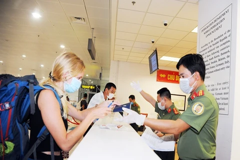 Le Vietnam suspend temporairement l’entrée des étrangers 