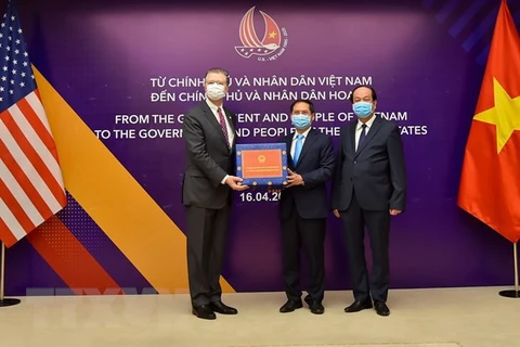 Le Vietnam soutient activement les pays dans la lutte anticoronavirus