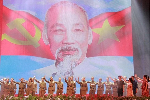 Diverses activités pour marquer le 130e anniversaire de la naissance du Président Hô Chi Minh