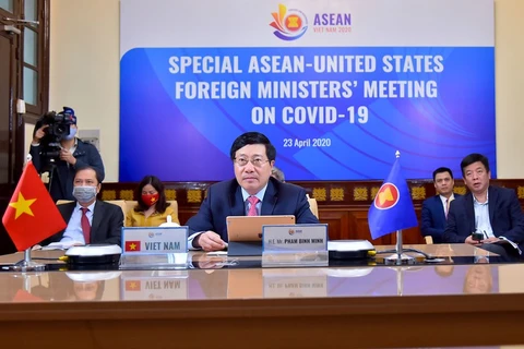 ASEAN 2020 : le Vietnam s'engage à œuvrer avec le monde contre le COVID-19