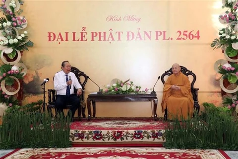 Le vice-PM Truong Hoa Binh adresse ses félicitations aux fidèles bouddhistes