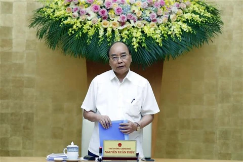 Le PM Nguyên Xuân Phuc autorise la reprise des services non essentiels