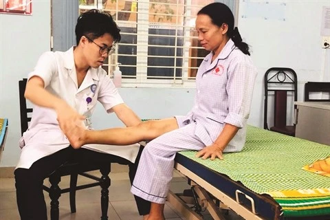 Un docteur japonais au chevet des patients paralysés