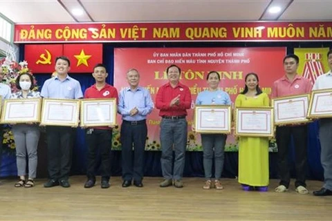 La Croix-Rouge de Ho Chi Minh-Ville rend hommage à des donneurs de sang exceptionnels