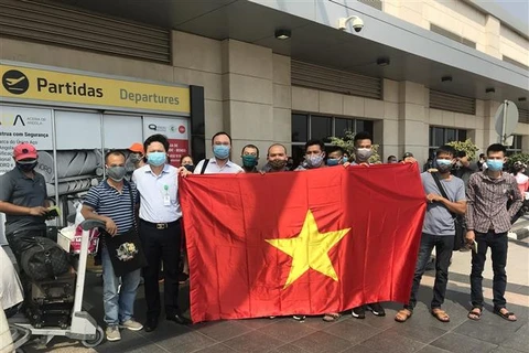 Plus de 300 Vietnamiens rapatriés d’Angola