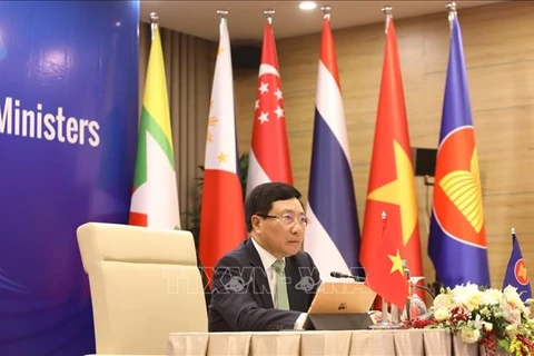 ASEAN : les dirigeants discutent d’importants contenus de coopération