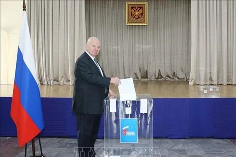 Les Russes au Vietnam votent sur des amendements à la Constitution
