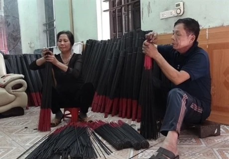 Bac Ninh : Les bâtonnets d’encens noirs du village de Choa