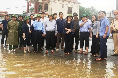 La vice-présidente de la République offre des cadeaux aux victimes des inondations à Quang Binh