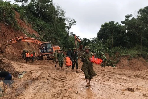 Quang Tri: trois soldats retrouvés morts, 19 disparus dans un glissement de terrain