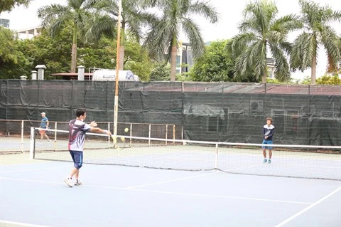 Une centaine de tennismen amateurs regroupés à Hanoï