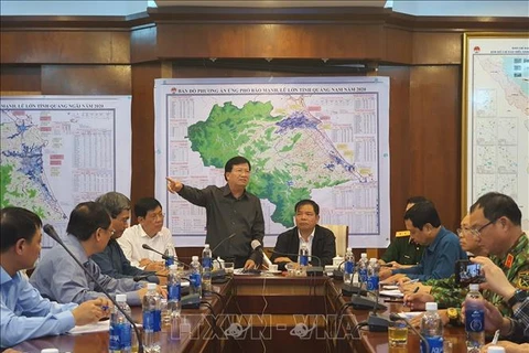 Le vice-PM Trinh Dinh Dung appelle à une vigilance maximale face au typhon Molave