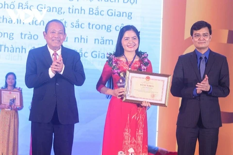 Le pays célèbre la Journée des enseignants vietnamiens