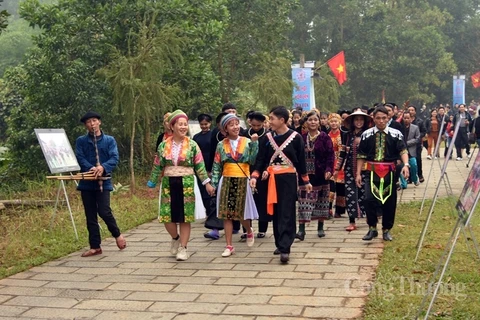 "Couleurs des fleurs" dans le Village culturel et touristique des ethnies du Vietnam