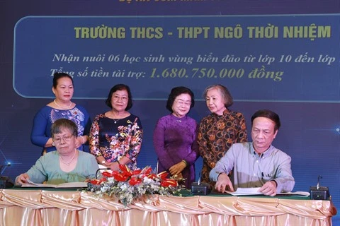 Le Fonds de bourses d’études Vu A Dinh récolte 53 mds de dôngs de dons