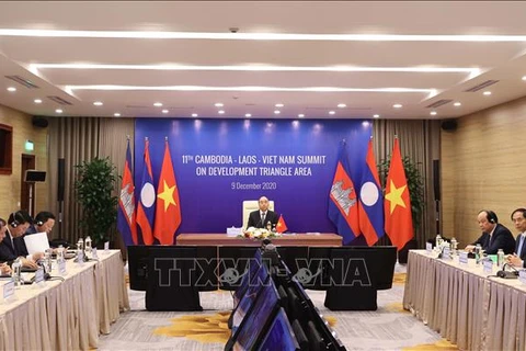 Le PM vietnamien au 11e sommet du Triangle de développement Cambodge-Laos-Vietnam 