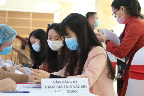 Vaccin anti-Covid-19: le Vietnam effectue le premier essai sur humain