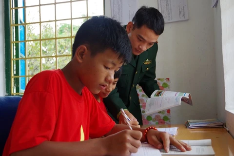 Lai Châu: quand les gardes-frontières adoptent des enfants