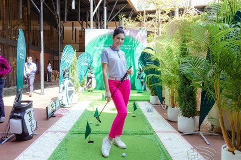 Le tout premier concours Miss Golf Vietnam swingue sur les greens