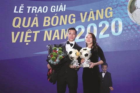 Football: Van Quyêt remporte son premier Ballon d’Or, Huynh Nhu réussit le triplé