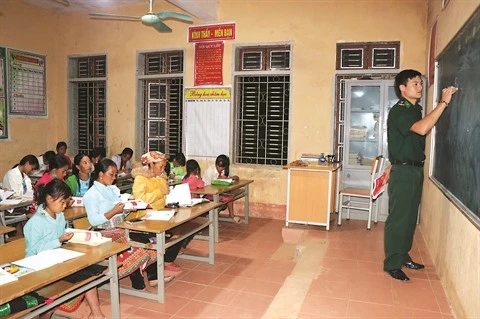 Des cours d’alphabétisation spéciaux dans la région montagneuse de Muong Lan