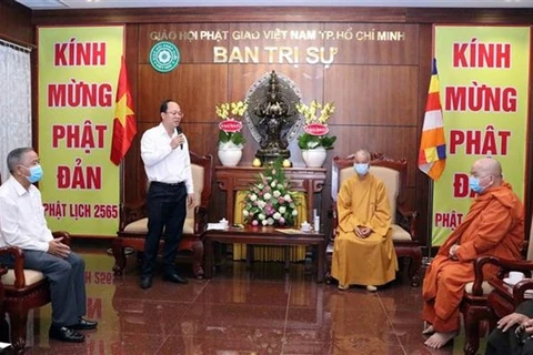 Les autorités de HCM-Ville saluent l'anniversaire de la naissance de Bouddha 