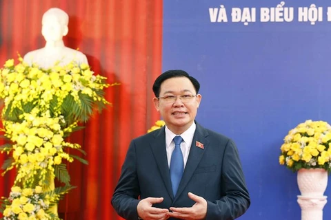 Le président de l’AN inspecte les opérations électorales à Hanoi et Hai Duong
