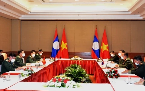 Le Vietnam et le Laos promeuvent la coopération dans la défense