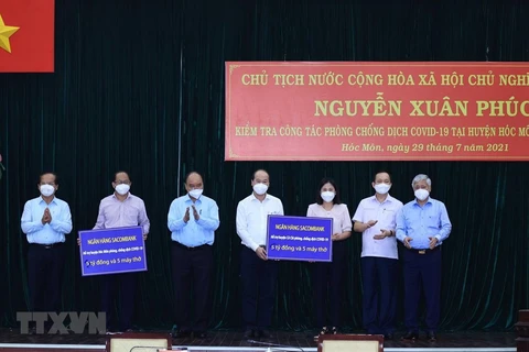 COVID-19 : le président Nguyen Xuan Phuc se rend à Ho Chi Minh-Ville