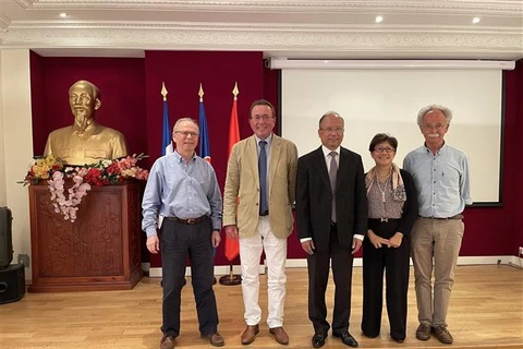 L'ambassadeur du Vietnam en France apprécie les contributions de la Fédération Santé France-Viet Nam