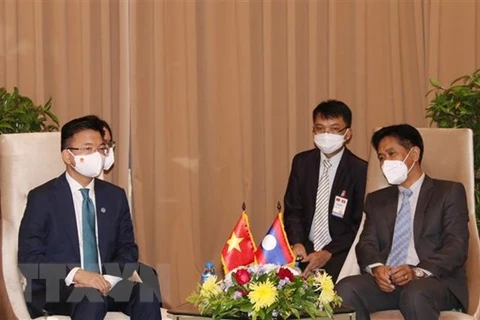 Vietnam-Laos : renforcement de la coopération dans l'industrie, le commerce et la justice