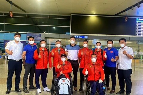 Les sportifs vietnamiens partent pour les Jeux paralympiques de Tokyo