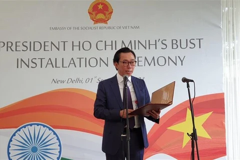 Cérémonie de pose d'un buste du Président Ho Chi Minh à New Delhi